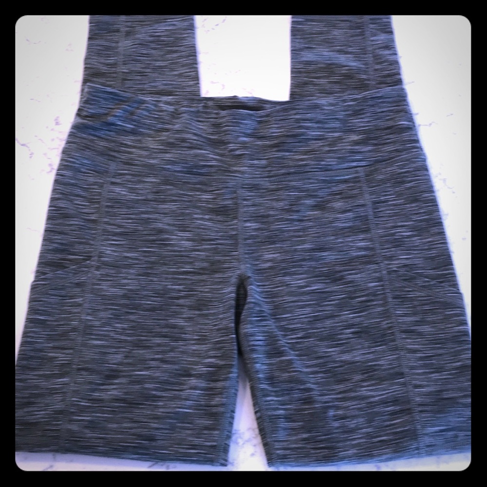 Leggings with flat side pockets